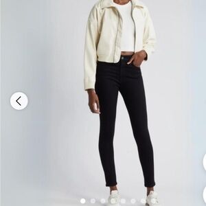 NNW !! New never worn!! AG Black jeans ,The Farrah High Rise Skinny love ❤️ 👖